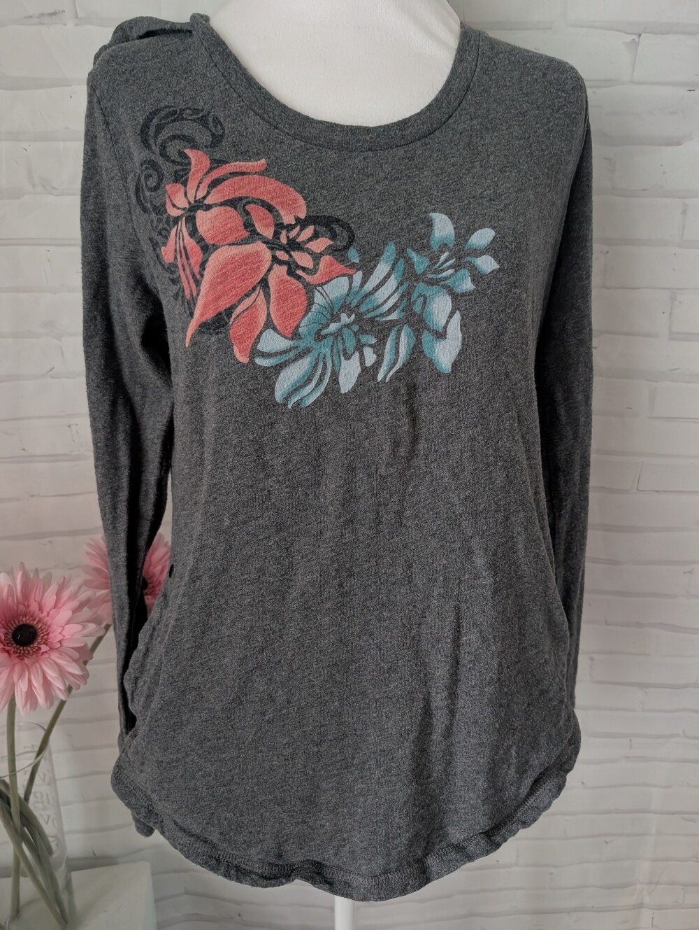 Crazy Shirts Pua Nalu Gray Floral Hooded Shirt